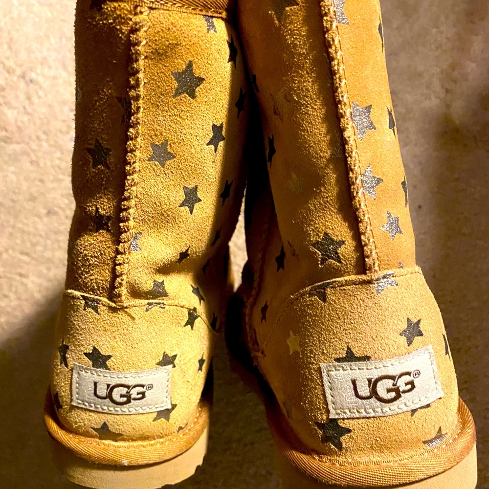Girl’s Ugg boots